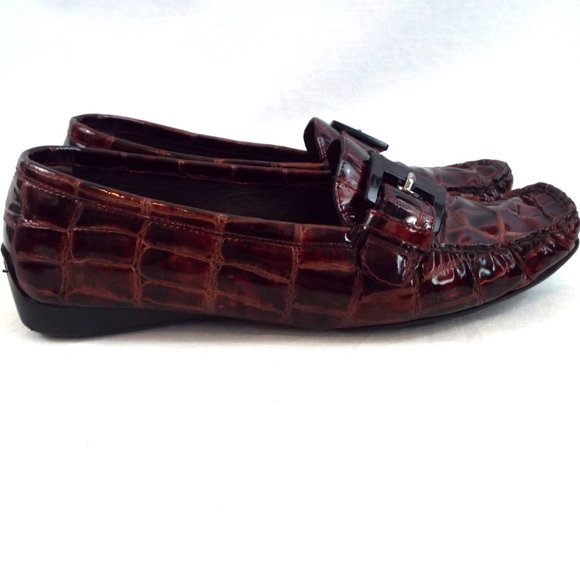 Stuart Weitzman Women's Croc Embossed Patent Leather Loafer with Buckle Size 9 - Picture 4 of 8